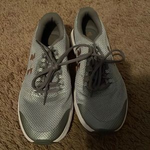 Tennis shoes like new